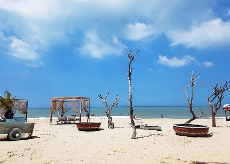 Bãi biển Cam Bình - La Gi