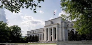 Nền kinh tế bất ổn: Fed "ngần ngại" cắt giảm lãi suất